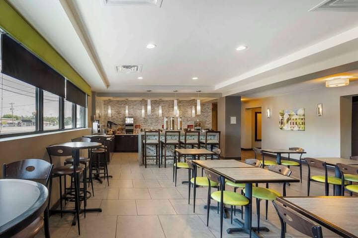 Breakfast area